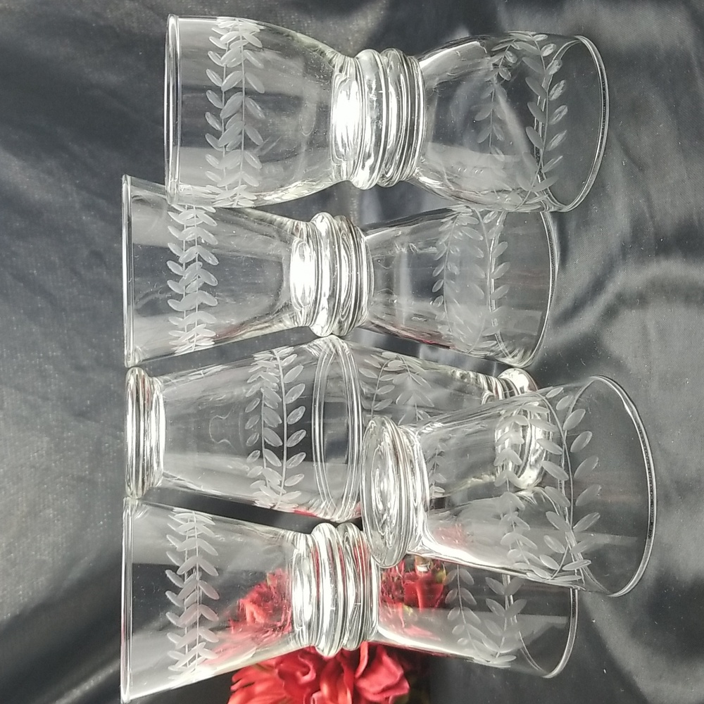 Laurel Wreath Leaf Etch Cocktail Glasses - Picture 11 of 13